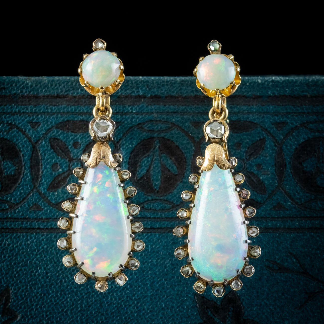 Opal-Earrings