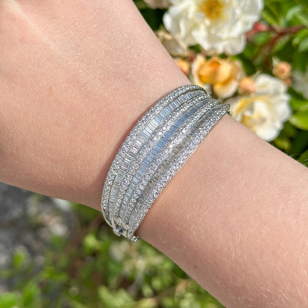 Art Deco Style Diamond Bangle 18ct Gold 9.58ct Total