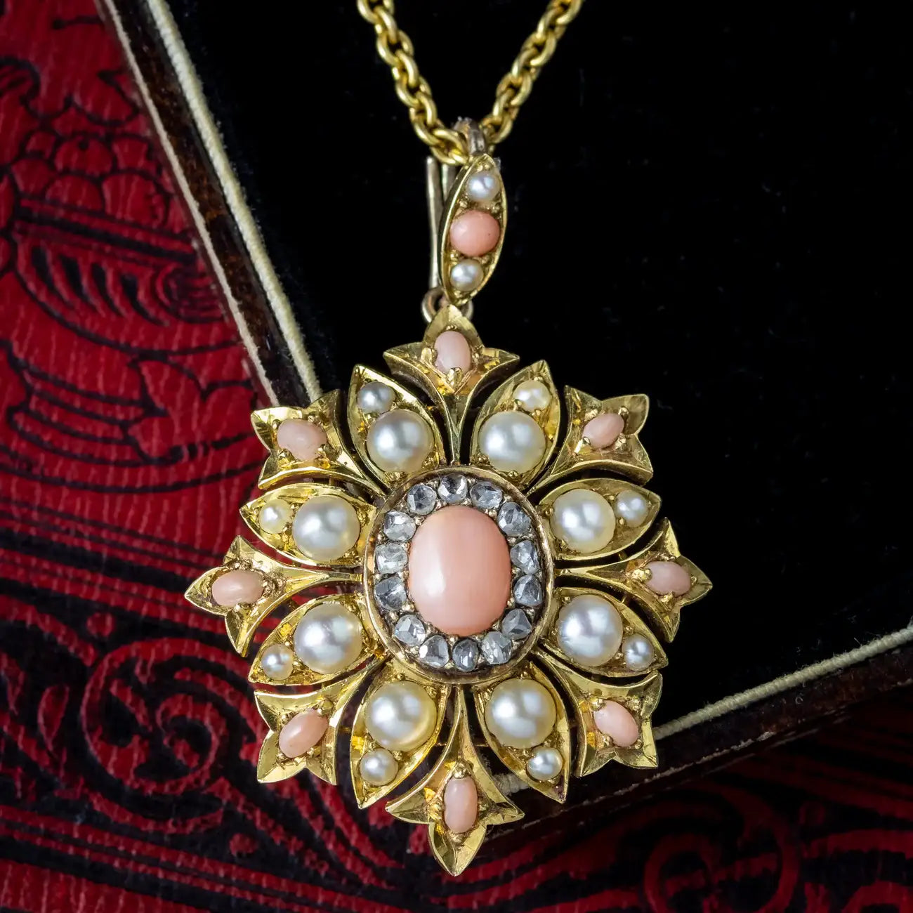 Victorian Pendant Pearl Necklace
