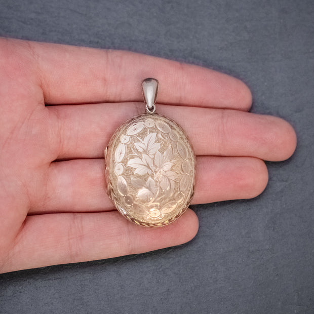 Antique Victorian Engraved Locket 18Ct Gold Back And Front Circa 1880