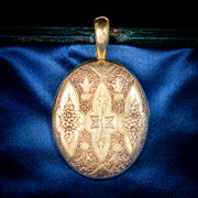 Antique Victorian Engraved Solid 15Ct Gold Locket Circa 1900