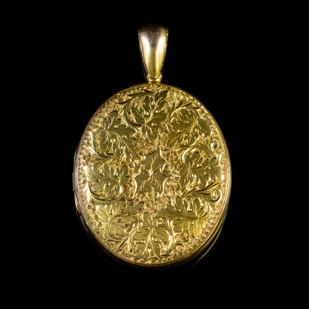 Antique Victorian Ivy Engraved Locket 18Ct Gold Circa 1880