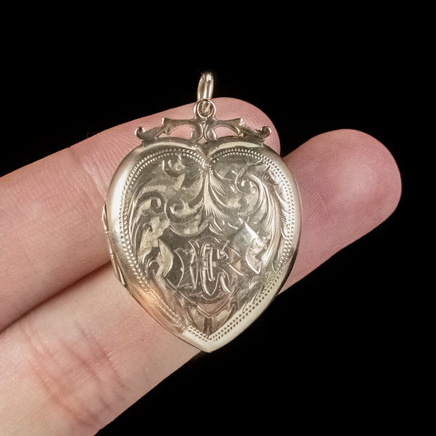 ANTIQUE VICTORIAN HEART LOCKET 9CT GOLD BACK AND FRONT hand