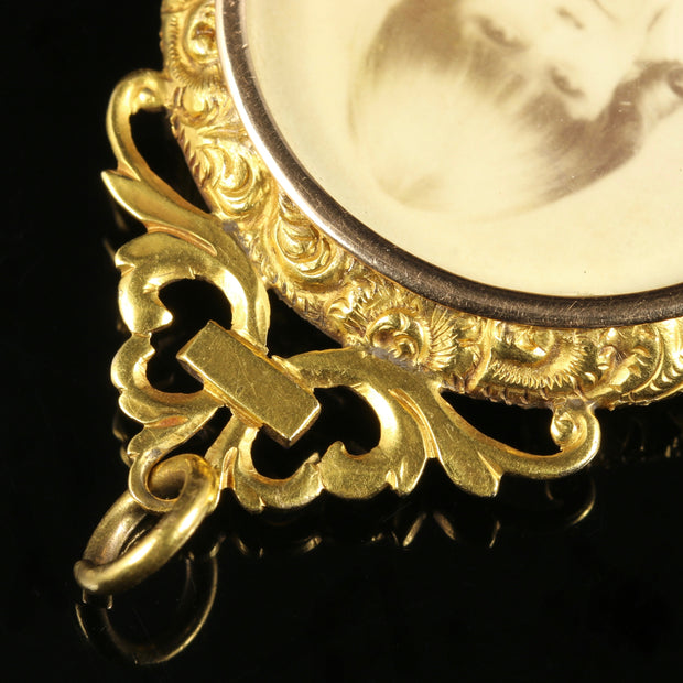 Antique Victorian Double Photo Pendant 15Ct Gold Circa 1900