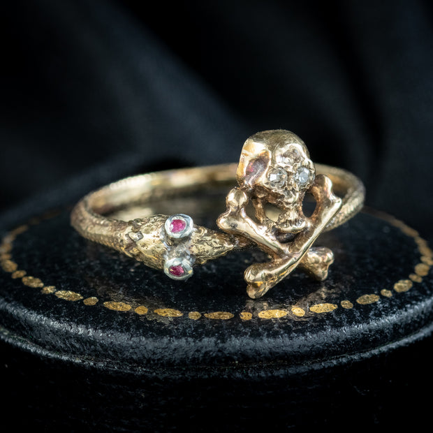 Skull and Crossbones Ring – Nirvana Jewellery