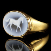 Hard Stone Cameo Horse Ring 18Ct Yellow Gold