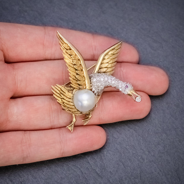 Vintage Diamond Swan Brooch 18ct Gold 2.50Ct Diamond Pearl Egg