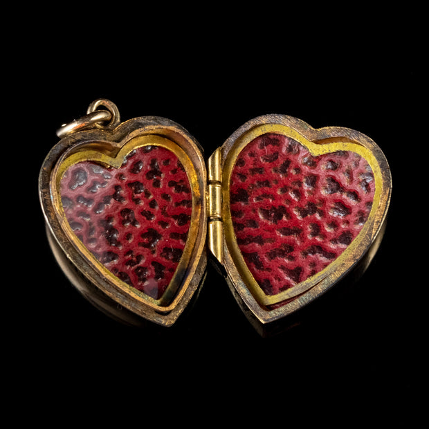 Vintage circa 1950s Heart Locket with Belcher Chain in 9 Carat Yellow Gold