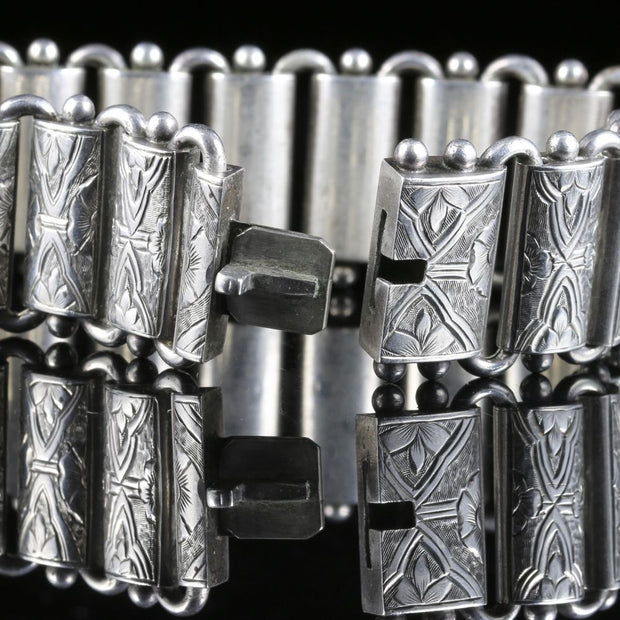 Victorian Silver Linked Bracelet Beautifully Engraved Circa 1900