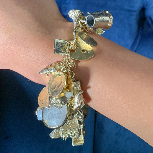 Bonhams : An 18ct gold charm bracelet