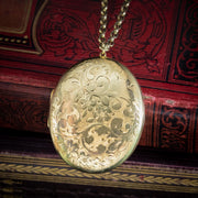 Vintage Forget Me Not Locket And Chain 9ct Gold Dated 1968